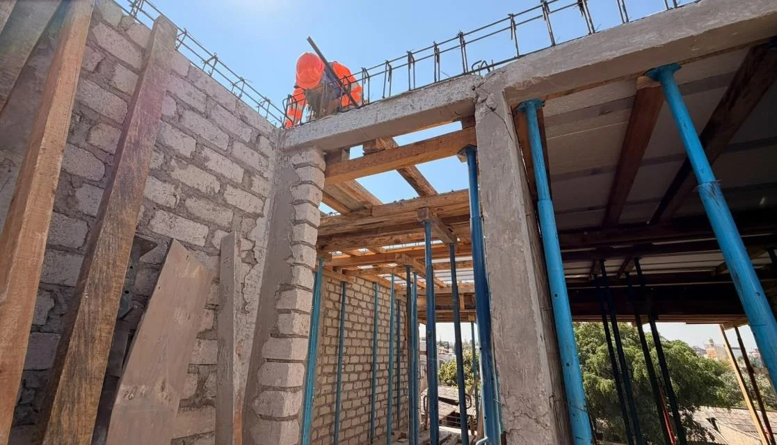 Fachada de la Torre 1 con ladrillo colocado