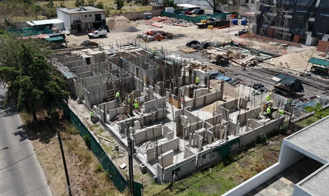 Muros de la Torre 2 en crecimiento