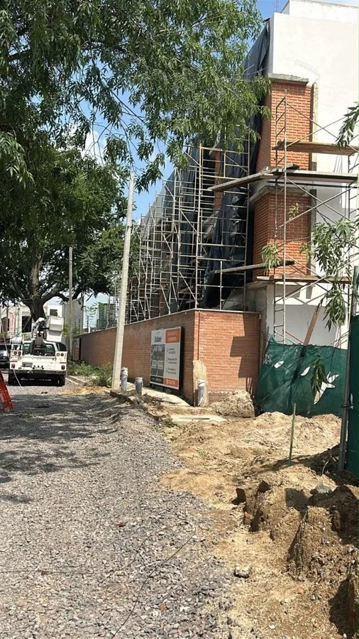 Trabajos de fachada con andamios